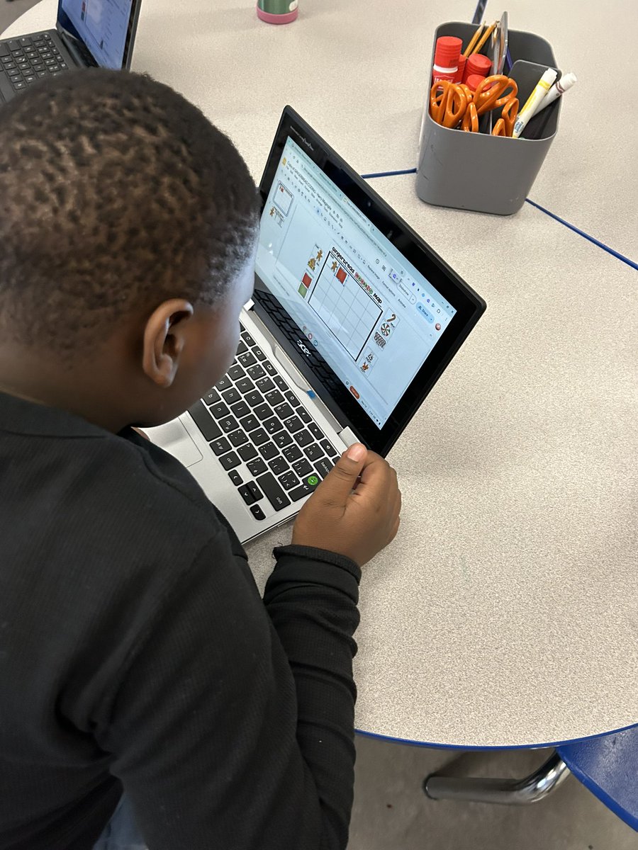 MissLEmmanuel's tweet image. We are working on our coding skills! Can you get the gingerbread man to his house? Can you get the frog to his hot chocolate?🐸☕️🏡
•
@OttCatholicSB @SMYocsb @uOttawaEdu #ocsbMath #ocsbCodes