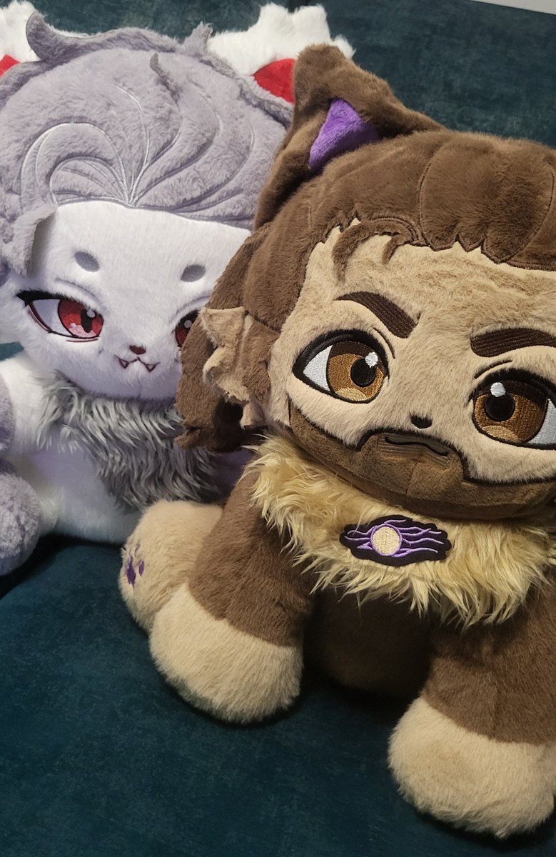 lulu_croissant's tweet photo. Laughing so hard at the fact that my Gale plushie blew up before arriving, blew up its own parcel to the point the delivery man just left the parcel open in front of my door. That's such a Gale thing to do 💣😅🤣 it's okay I fixed it and sewed the few holes he had. I love them 💜 https://t.co/Z0MBdI1fBs