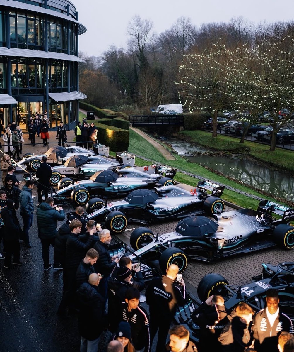 MercedesAMGF1BR's tweet photo. Toda honra e glória de Lewis Hamilton. 🙏 https://t.co/2RdTdcH4Aq