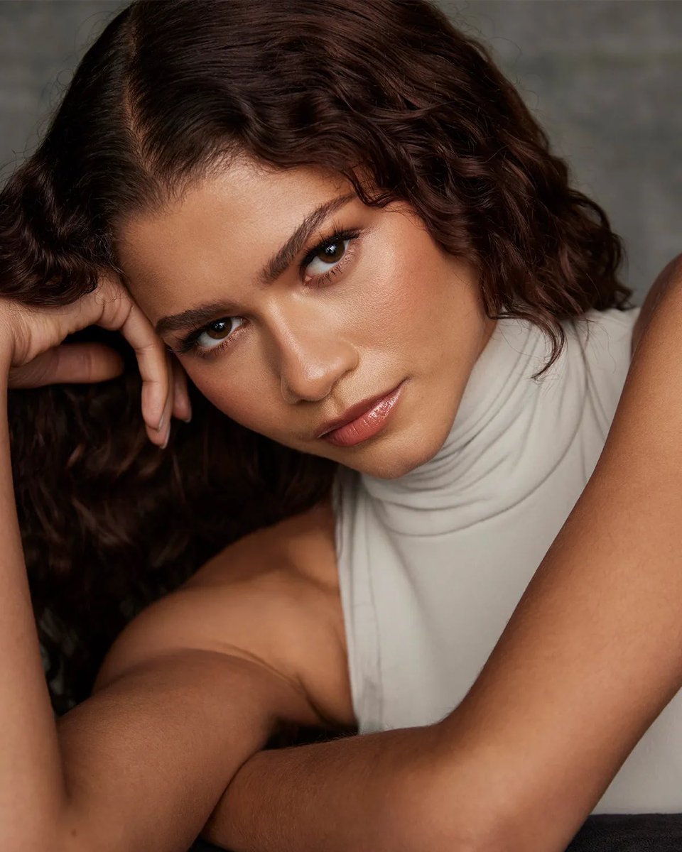 postszendaya's tweet image. zendaya’s face card needs to be studied