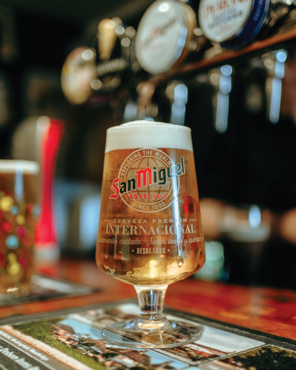 hadenswork's tweet photo. It’s Friday, it’s December, let those festive pints flow! 🍻

Taking photos of Beer is always a winner with us!

#photography #beerphotography #ipswich #suffolk #madri #aspall #cruzcampo #sanmiguel https://t.co/9QsVaV5k5b