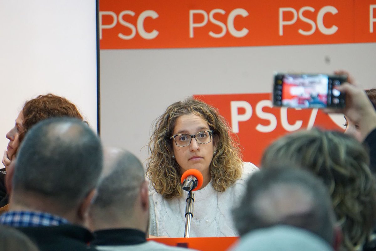 PSCMaresme's tweet photo. Entre los temas tratados, se ha abordado el informe político a nivel internacional y nacional, así como la situación en Cataluña. Además, se ha discutido la movilidad en el Maresme, un tema crucial para el desarrollo y bienestar de nuestra región. https://t.co/389sDPQMxx