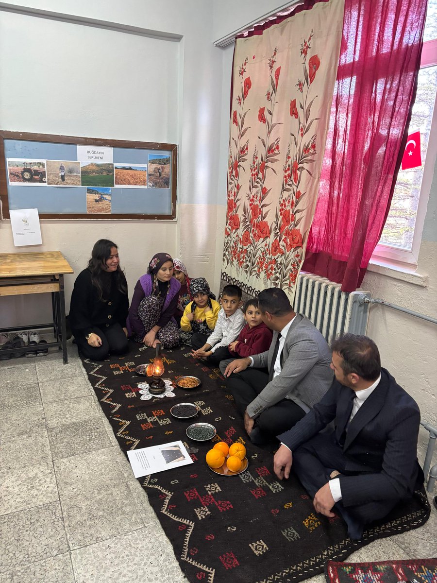 Çocuklara millî, manevi ve kültürel değerleri kazandırmak, sorumluluk duygularının gelişmesini desteklemek, çevre bilinci oluşturmak, yerli üretim ve yerli ürün tüketimine teşvik etmek amacıyla okullarımızda Tutum, Yatırım ve Türk Malları Haftası kutlanıyor.🙏🇹🇷