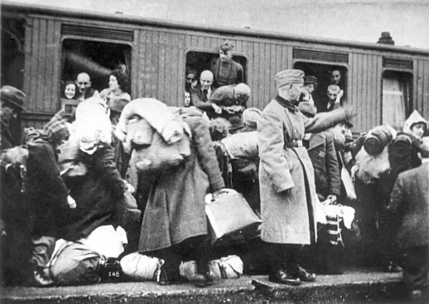December 13, 1941 | Deportation of Jews from Muenster, #Germany, to the Riga Ghetto, Latvia. From the around 550 Jewish population of Muenster before the Holocaust, only 24 are known to have survived the concentration camps.