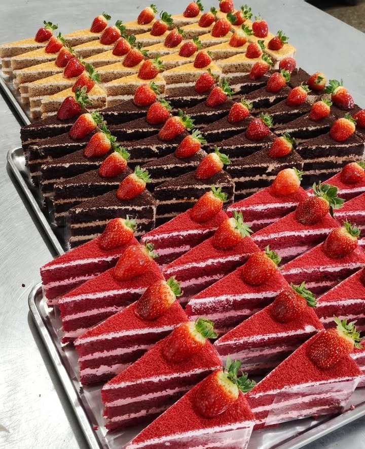 اقا چطوره؟ به ترتیب ردولوت، شکلاتی و نسکافه ای.