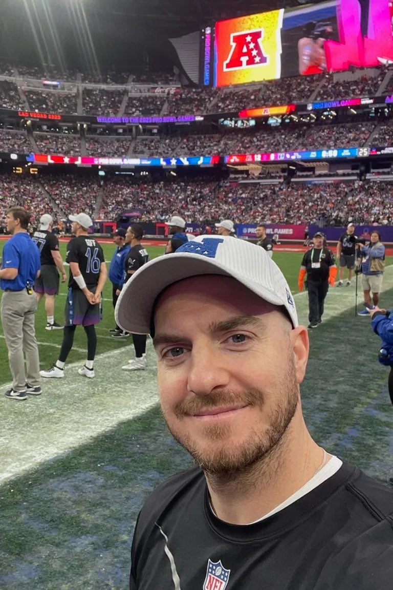 Currently leading THE ENTIRE NFL in Pro Bowl votes amongst all long snappers in the NFL. Let’s add to that total, retweet/repost this tweet to cast your vote to <a href="/andrewdepaola/">Andrew DePaola</a>!

Andrew DePaola #ProBowlVote