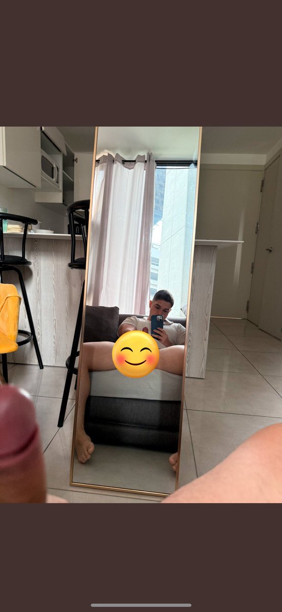 Te gusta chuparla? Coméntame y rt y te llega un dm hot