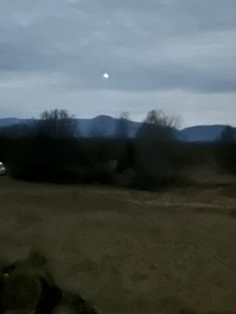 KGaschel's tweet photo. @SteveSkojec Hudson Valley NY last night https://t.co/ZOAlxRhrrY