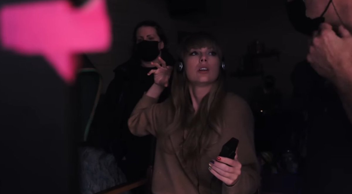 taylorswiftbr's tweet photo. oh DIRETAYLOR! https://t.co/nndmfuQ7GE