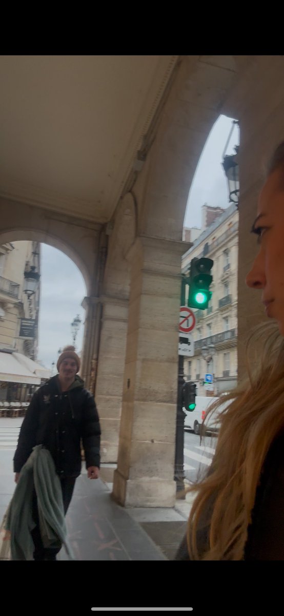 AlaiaJeanneau's tweet photo. ⚠️LES FILLES ATTENTION PARIS 1 !!!

GT dans le 1er arrondissmt mercredi, quand ce mec a surgi de nul part: m’a attrapé et embrassé de force, suivi etc. G expliqué l’histoire sur mes RS  &amp; g reçu bcp de msg de filles à qui il est arrivé la mm chose. 
Il rôde et attend ses proies. https://t.co/oBX15uqOg3