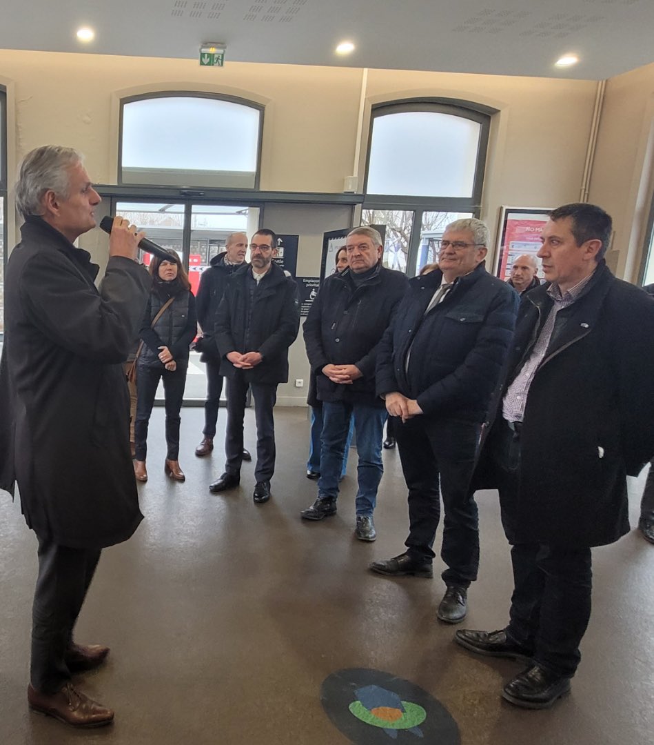 Présentation des nouvelles rames Regiolis mises en service sur la ligne Le Havre-Bréauté-Fécamp en remplacement des X73500. Alimentation électrique, plus de confort et plus d’équipements, plus de places pour les voyageurs et pour les vélos <a href="/train_nomad/">SNCF NOMAD TRAIN</a> <a href="/RegionNormandie/">Région Normandie</a>