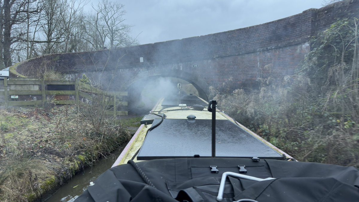 foxy2856's tweet photo. Not the best view when moving a narrowboat!!! #Boatsthattweet #firestarted #smoke https://t.co/M3qNeaJhEs