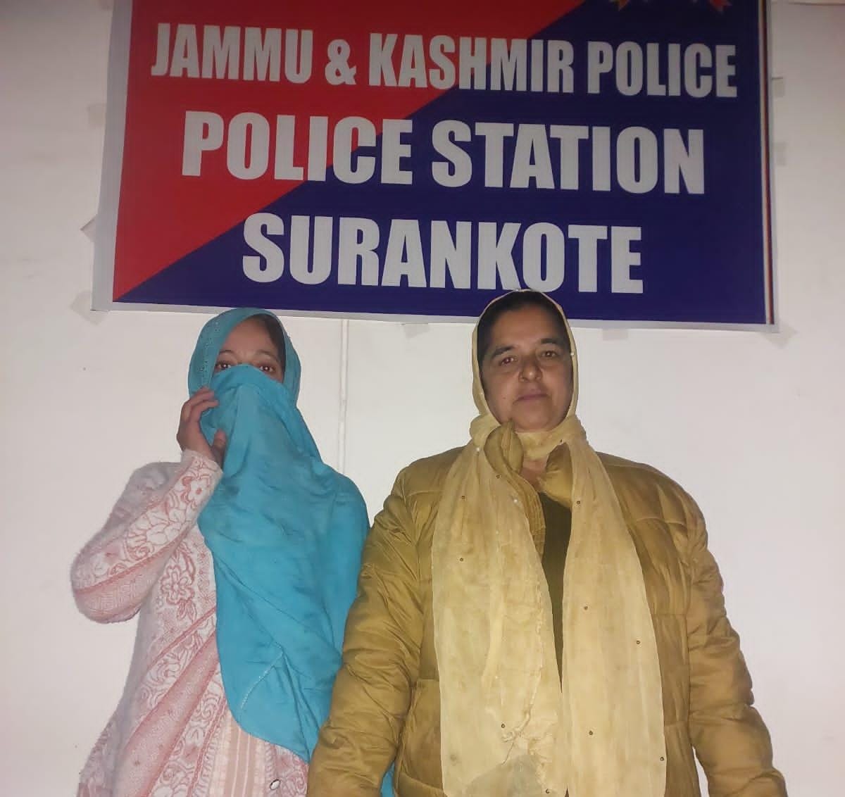 DISTRICT POLICE POONCH ضلع پولیس پونچھ (@poonchpolice) on Twitter photo Poonch Police apprehended notorious female drug peddler Zoreen Akhter @ Zoya, R/O Loran, A/P Mohalla Sarai Poonch with 7 Grams of Heroin from Surankote area. <a href="/JmuKmrPolice/">J&K Police</a> <a href="/ZPHQJammu/">Zonal Police Media Centre- Jammu Zone</a> <a href="/digrprange/">DIG R-P Range</a> <a href="/dcpoonch/">Deputy Commissioner </a> <a href="/DICPoonch/">Information & PR, Poonch</a> Poonch Police apprehended notorious female drug peddler Zoreen Akhter @ Zoya, R/O Loran, A/P Mohalla Sarai Poonch with 7 Grams of Heroin from Surankote area. <a href="/JmuKmrPolice/">J&K Police</a> <a href="/ZPHQJammu/">Zonal Police Media Centre- Jammu Zone</a> <a href="/digrprange/">DIG R-P Range</a> <a href="/dcpoonch/">Deputy Commissioner </a> <a href="/DICPoonch/">Information & PR, Poonch</a>