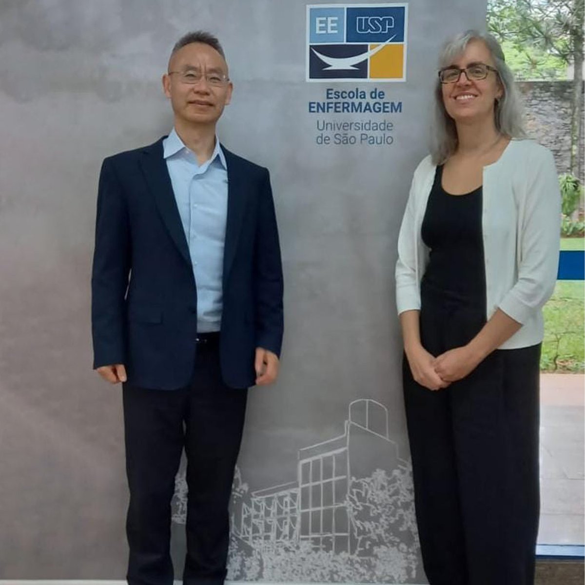 No dia 10/12/24, a Comissão de Cooperação Internacional da EEUSP recebeu o Professor Xuehong Zhang da Yale School of Nursing.
O objetivo do encontro foi identificar interesses comuns em pesquisa entre docentes de ambas instituições para o estabelecimento de futuras parcerias.