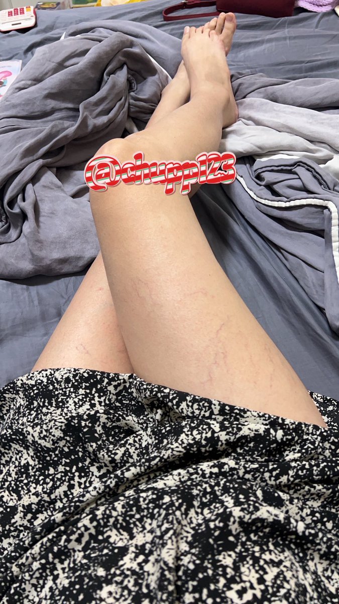 下班後

終於放鬆我的腿

丟掉絲襪的束縛