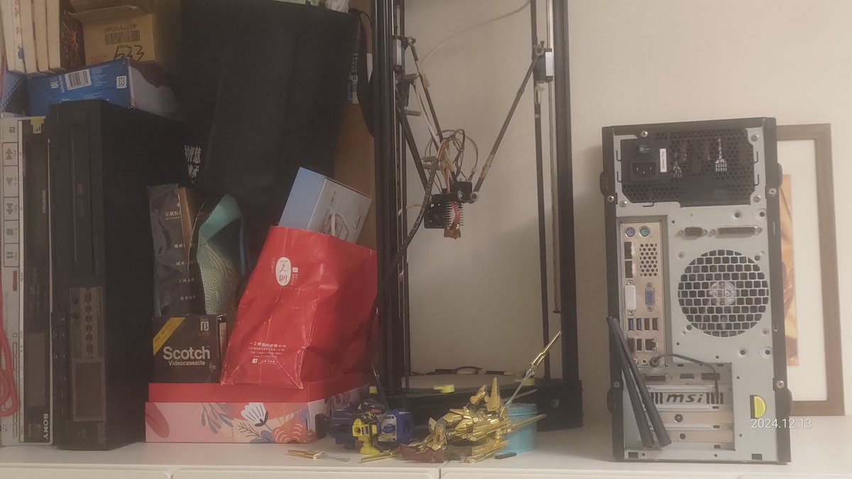 Left: beta player and vhs player (Wait for repair)
Right: multifunction win7(primary)+win10 PC (i5_4590+1060 3G)