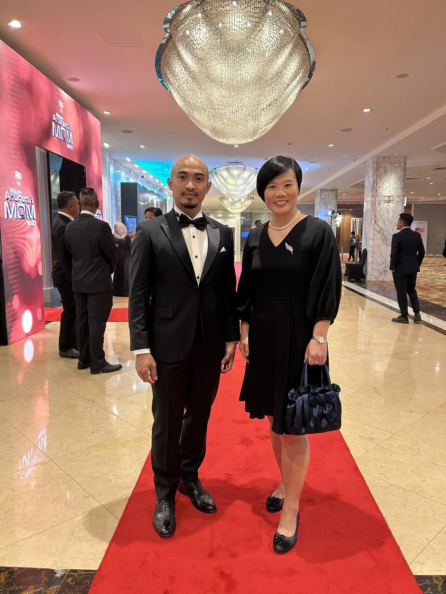 wee_sharon's tweet photo. It’s truly an honor to still be part of Malaysian squash &amp; sport success.
As Vice President, I received on behalf of @squashmalaysia the Best Sport Association Award. Big win for squash in the OCM Award Night with Eain Yow and Sangari won Olympian 2022. https://t.co/QCp40oEERk