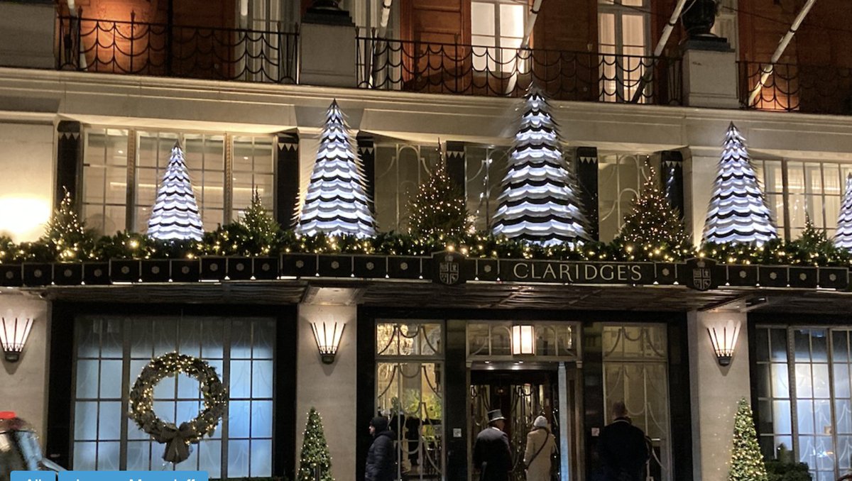 footprintsldn's tweet photo. 5 great walks to choose from this Sunday inc  Christmas Lights, Lit up Hampstead, the South Bank, Brixton and the real London of Wolf Hall book through https://t.co/tQKheP8zi4 @marksldnrambles  @WWalks @MarilynGreene10 @Capitalwalks  @NakedAnthropolo @YourLondonWalks https://t.co/sTmjrS3t9Q