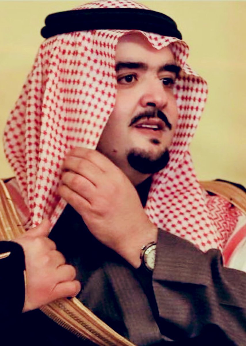 انا اشهـد انه ما كذب كل مــن قال
المــدح فيــه اليــوم والا مــن اوّل
فالجود ابو تركي بقى مضرب امثال
اســـمه عـلى كل المــكارم تجــوّل
فالمجـــد منـــزاله قديــماً ولا زال
ثابت عــلى روس العــلاء ما يحــوّل
🤍🙏
#عبدالعزيز_بن_فهد 
#متعب_خلف