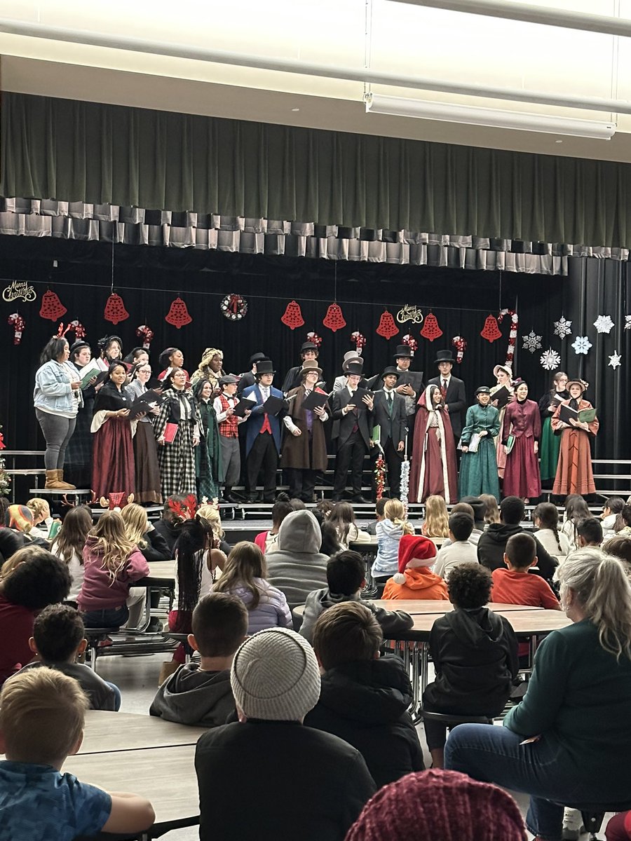ese_library's tweet image. It was so great to listen to the AHS choir and the TMS orchestra, especially seeing former @HumbleISD_ESE eagles soaring in middle and high school.