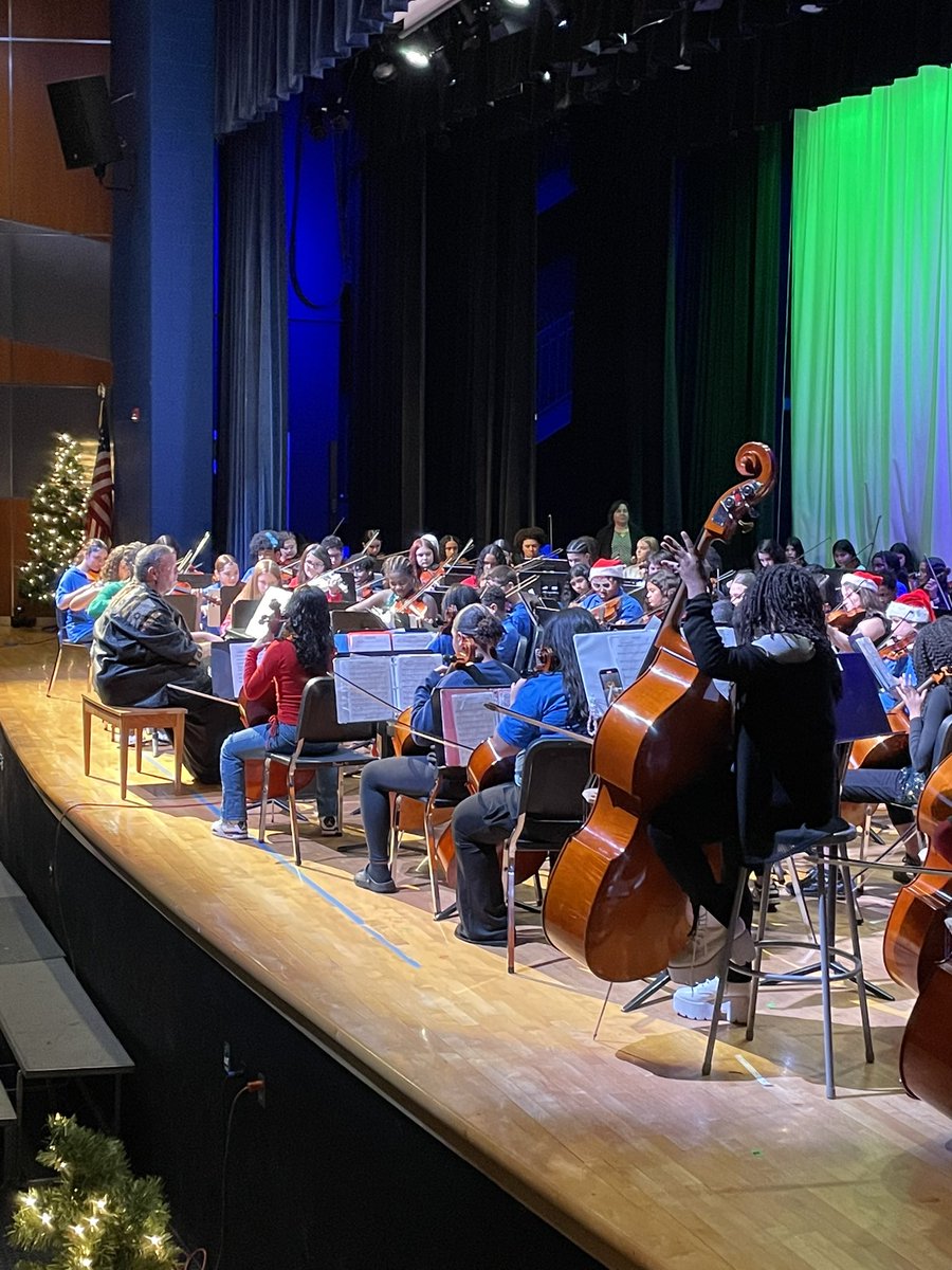 HodumLMS's tweet photo. Happy to host some of our MPS elementary schools at our winter extravaganza today featuring our band, orchestra, choir and art exhibits. Welcome to Lincoln future Leopards! @MeridenK12 #spoton #brightspot https://t.co/0ju0LhSBEg