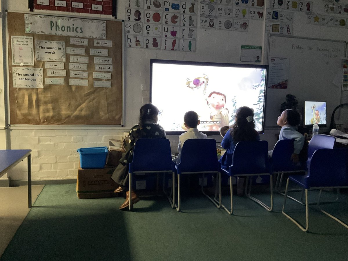 WillowclaESI's tweet photo. Having fun during golden time ,after a week of hard work . https://t.co/8JN50rrBRy