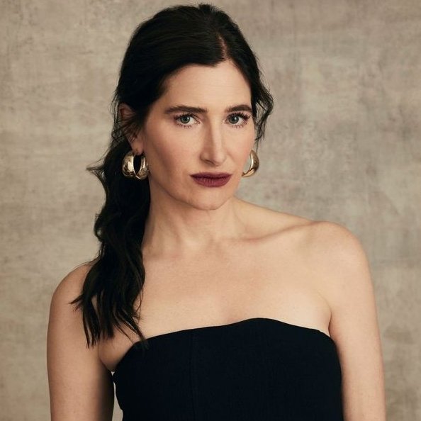 greatwarsenal's tweet image. you ain&apos;t the ruler of no country - #agathario au

Num momento de decadência da monarquia, Agatha está prestes a ser coroada quando uma surpresa vem à tona: ela só pode se tornar rainha se for casada. Rio odeia a realeza e principalmente os Harkness, mas precisa do dinheiro.