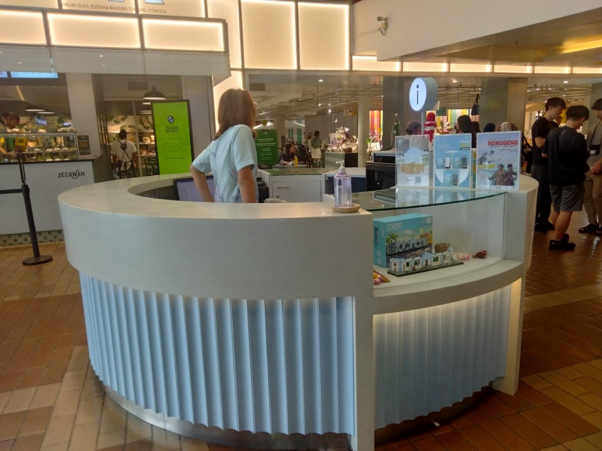 DOUBLEE_CaDA's tweet image. 🌟Can you guess the set and the location where it&apos;s displayed❔❓❔ #cadabricks