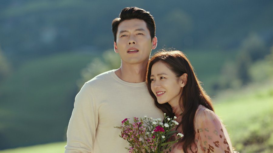 KDramaHandle's tweet image. #HyunBin and #SonYeJin's tvN drama #CrashLandingOnYou released 5 years ago today.

Happy 5th Anniversary.  🎉 🎉