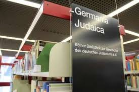 ASB_NRW's tweet photo. Bald ist #Weihnachten & #Chanukka und die #Kölner #Bibliothek zur #Geschichte des Deutschen Judentums würde sich über Buchgeschenke freuen - die unschbuchliste zur Aktion "Schenk der Germania Judaica ein #Buch !" gibt's im https://t.co/7NEf4jV44q #Koeln #Kultur #Rheinland #NRW https://t.co/ONVwpCLPV2