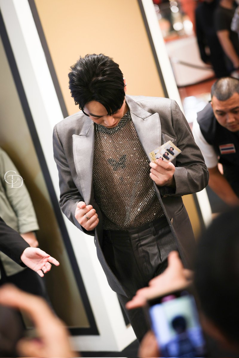 M_PFCindy's tweet photo. เหมือนผีเสื้ออยู่ในกรงของพี่เป๊ก
จะหนีไปไหนได้อะ 

❤️⛓️🦋⛓️❤️

@peckpalit
#JoMaloneLondonTHxPeck
#เป๊กผลิตโชค 
#PeckPaLitchoke https://t.co/mpiTBUU1xb