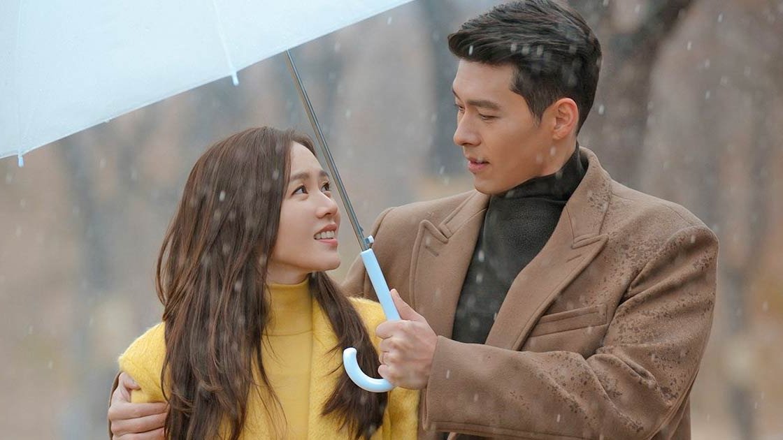KDramaHandle's tweet image. #HyunBin and #SonYeJin's tvN drama #CrashLandingOnYou released 5 years ago today.

Happy 5th Anniversary.  🎉 🎉
