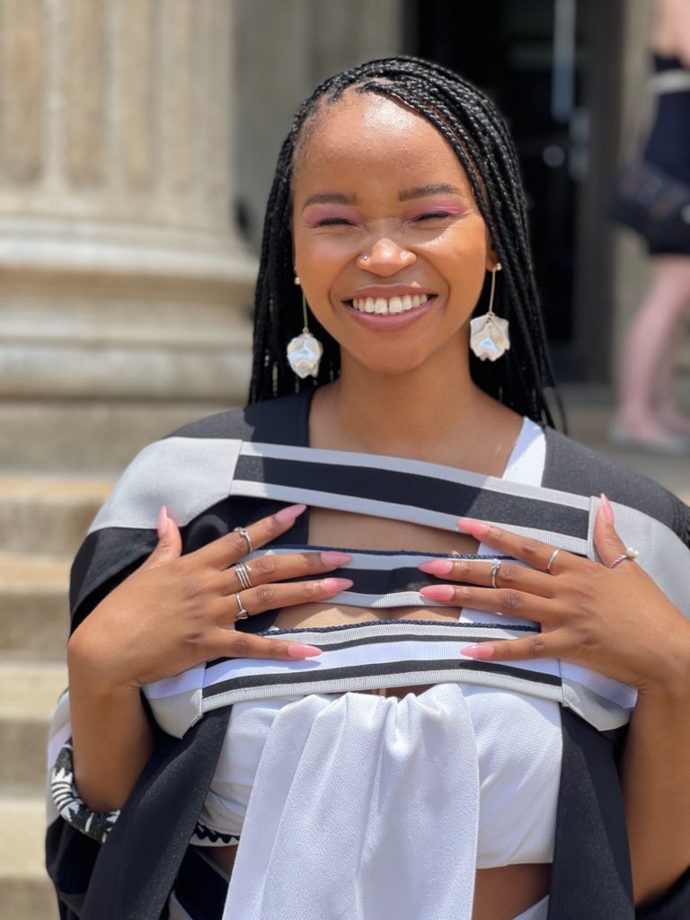 JungleOnts_'s tweet photo. We’re back here again - I’m a 3x Wits Graduate! 🥳🥳🥳🥳🥳

#witsgraduate #Witsie4Life https://t.co/6yHmkAXkWs