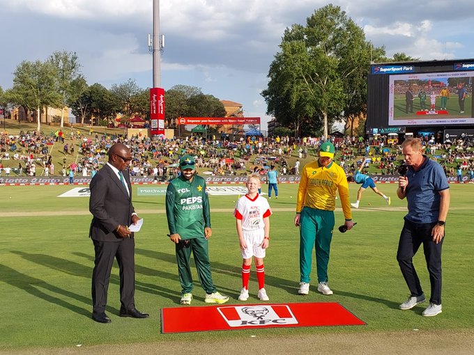 Pakistan win the toss and elect to bat first 🏏 📹 Credits: Twitter/TheRealPCB