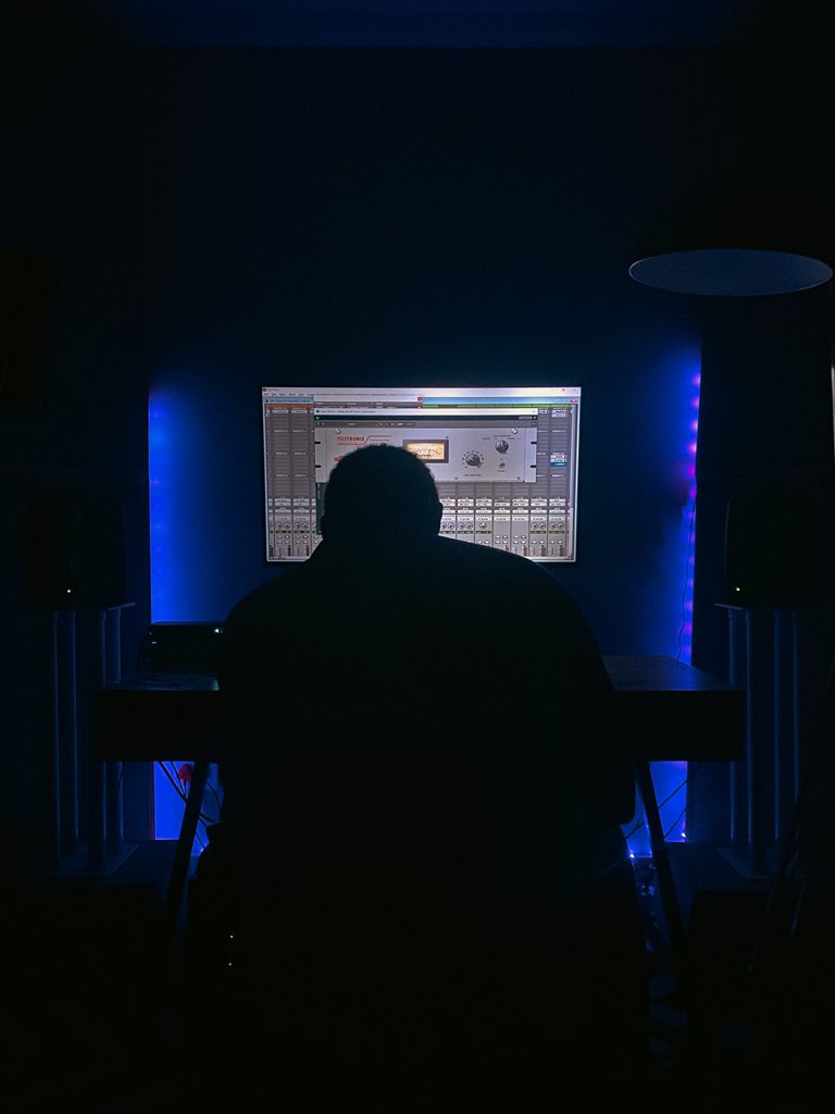 Last night I dreamt about a melody 😀 guess what??? I woke in the am went straight to my studio and cooked that sh*** up as I’m supposed to 👨‍🍳