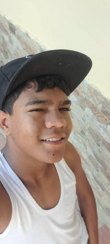 cofamigos's tweet photo. En Caracas NOS FALTAN CUATRO.

LIBERTAD PARA BLEIDER, DIOMER, MIGUEL Y HÉCTOR. 

En las últimas horas Diomer atentó contra su vida y Miguel presenta una crisis nerviosa, producto de que siguen presos y sus compañeros fueron liberados. 

Basta de tanto sufrimiento, LIBERENLOS. https://t.co/JkbxCzbS1r