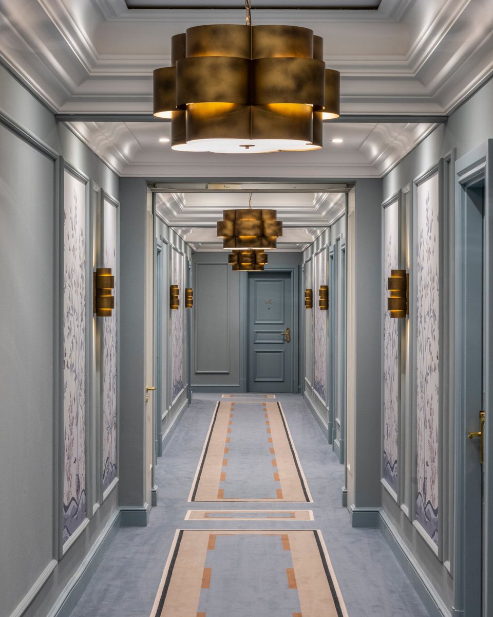 Dresden in December is a blend of tradition and modernity. ️ Visit the Frauenkirche, attend an opera at the Semperoper or stroll through the Christmas market.

Taschenbergpalais Kempinski Dresden is your ideal starting point to explore this city rich in history and culture.