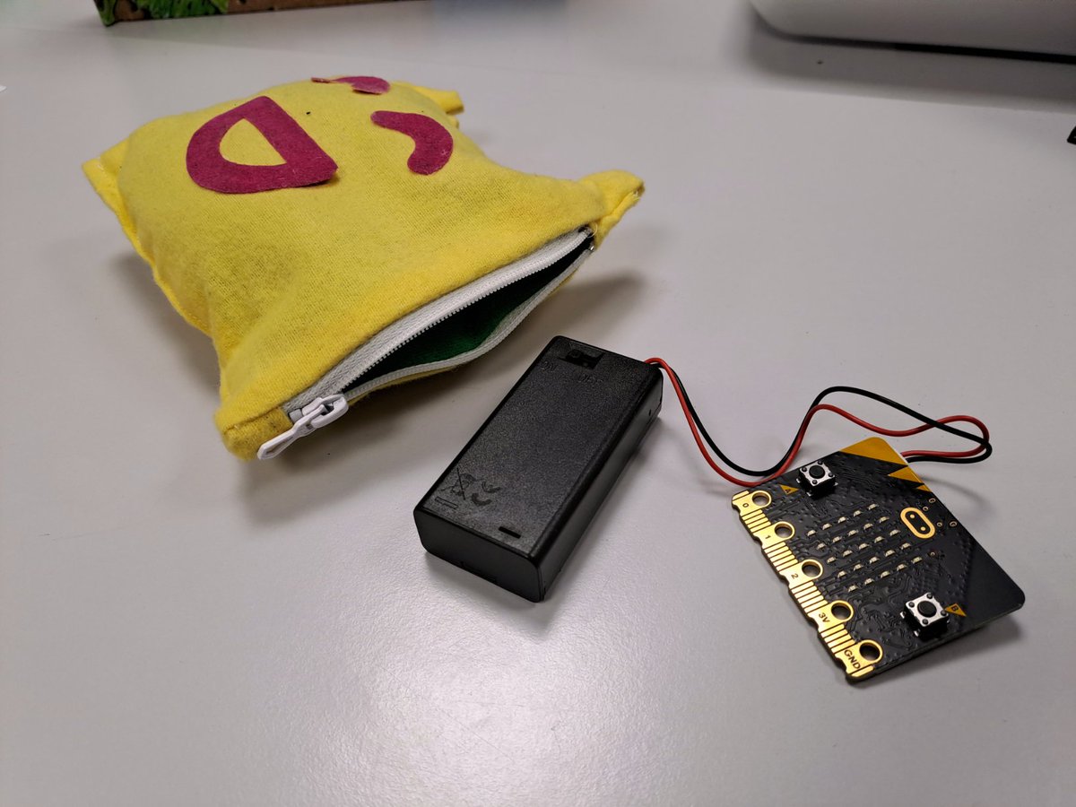 [🧵 COUTURE PÉDAGOGIQUE] - Peluches inspirées de l'album de jeunesse "La couleur des émotions", créées lors d'ateliers au [💡Minilab] de l'<a href="/INSPE_Lille/">INSPÉ Lille HdF</a>. ▶️ Les peluches peuvent être sonorisées avec une carte Micro:Bit qui émet une mélodie en accord avec l'émotion.