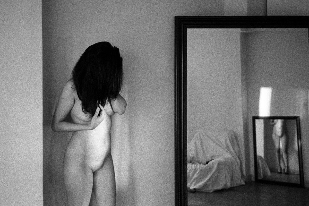 Erotic photography goes to the line; porn crosses it.

Seagull Oriental 400 🎞
Olympus mju-II 📷