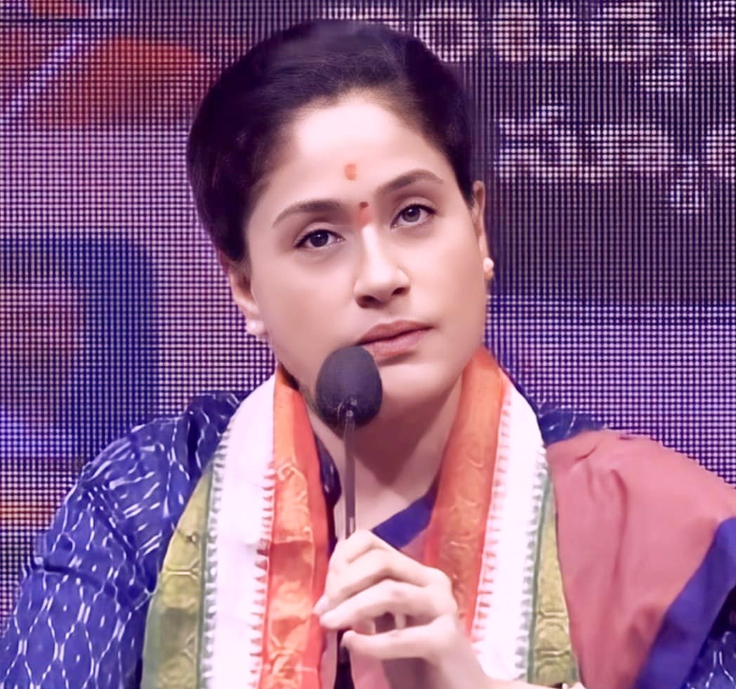 vijayashanthi_m's tweet image. సంధ్య థియేటర్ హైదరాబాద్ సంఘటన దృష్ట్యా‌‌...

చట్టం ప్రకారం, బాధితుల కుటుంబ ఫిర్యాదుల అనుసారం ఫైల్ చెయ్యబడ్డ కేసులు, పోలీసుల కార్యాచరణ, కోర్టు విచారణ... ఆ తర్వాత బెయిల్‌పై విడుదల...

ఈ మొత్తంల ప్రభుత్వ ధోరణి.... ప్రత్యేకించి పక్షపాతం అనే పరిస్థితి ఎక్కడుంది?

విమర్శకుల విమర్శలు…