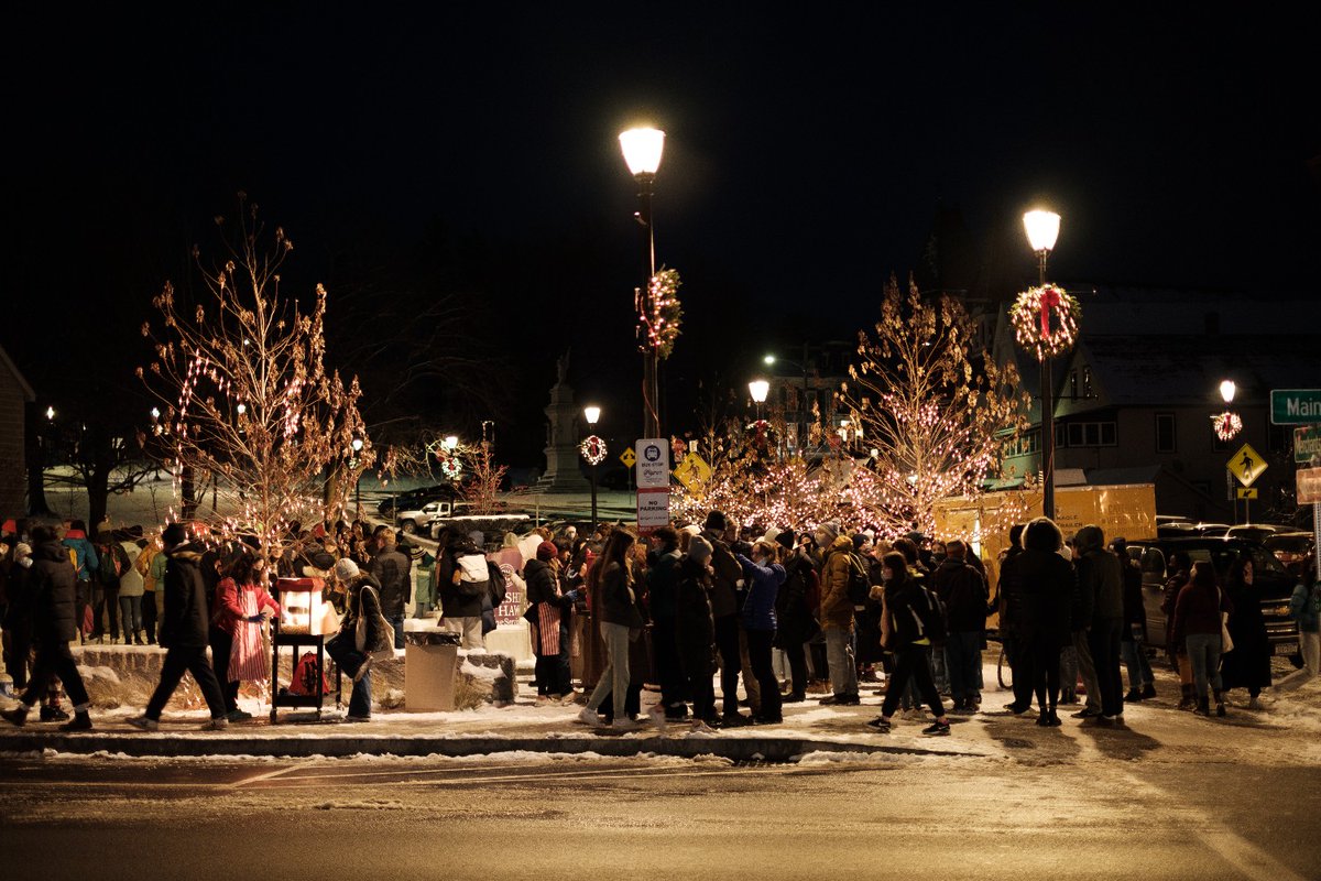 Twinkling lights, snow-lined streets, and the bustle of the holiday season—Vermont’s small towns truly shine this time of year.
.
📍 Brandon
📍 Waitsfield 📷 Mad River Valley
📍 Rutland
📍 Middlebury
📍 Barre
.
#ThinkVermont #Vermont #VT #LifeInVermont #Relocate