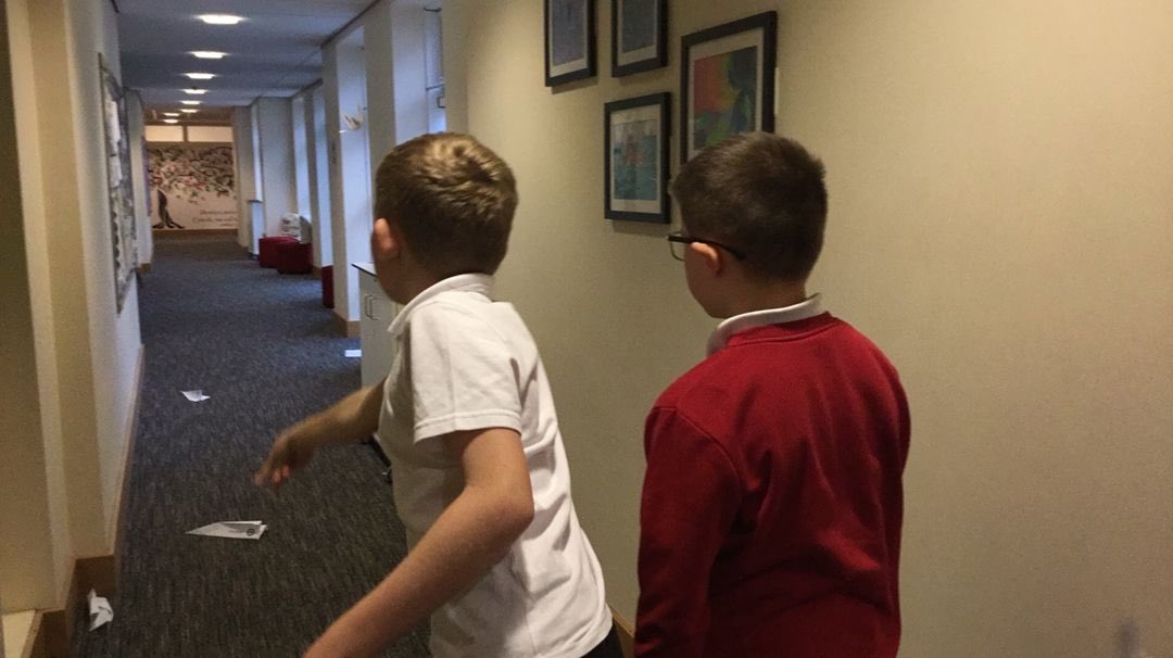 Bewleyprim's tweet photo. 5T have been investing forces by making and testing paper planes changing one variable. #ScienceAtBewley https://t.co/JL2xUj4C4D