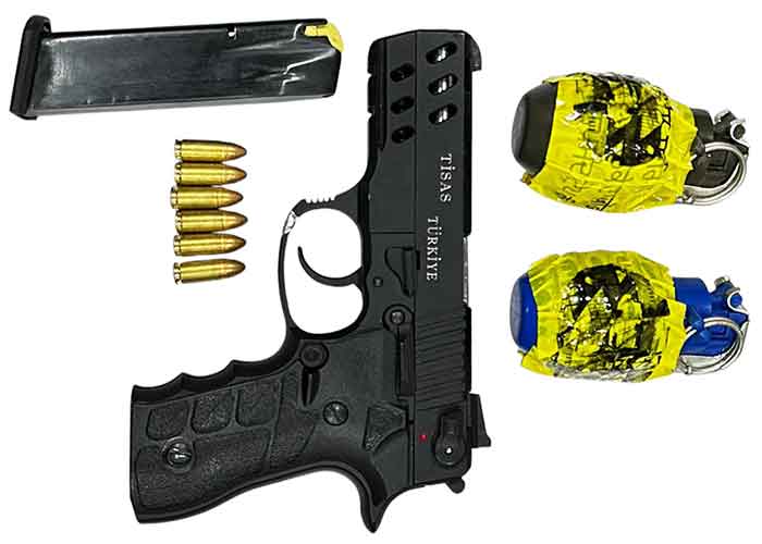 HSBawa_Official's tweet image. Ajnala IED ਬਰਾਮਦਗੀ ਮਾਮਲਾ: ਪੰਜਾਬ ਪੁਲਿਸ ਵੱਲੋਂ Pak-ISI ਤੋਂ ਹਮਾਇਤ ਪ੍ਰਾਪਤ ਦਹਿਸ਼ਤੀ ਮਾਡਿਊਲ ਦੇ ਦੋ ਮੈਂਬਰ ਗ੍ਰਿਫਤਾਰ  yespunjab.com/punjabi/?p=138…

#PunjabPolice #TerrorModule #BKI #IEDRecovery #TerrorismPrevention #PunjabSecurity #CounterTerrorism #PunjabDGP #GangsterArrested #ExplosiveDevices…