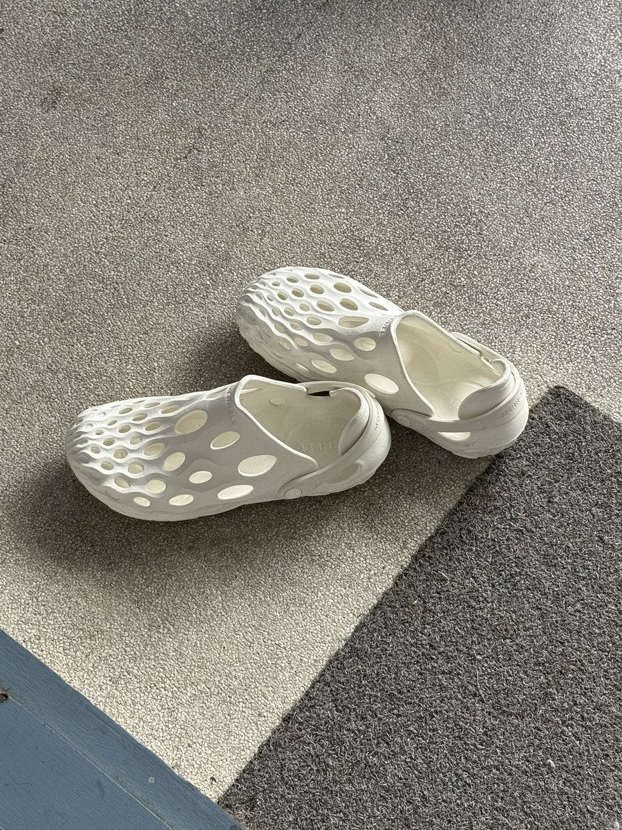 seoum0628's tweet photo. Merrell hydro moc สีขาวคือสวยถูกใจมั่กกกก ทรงมันเท่แต่พอเป็นสีขาวละดูเงียบดูไม่เอะอะ ส่วนตัวว่าใส่สบายกว่าครอคเพราะพื้นมันไม่สูง ไม่อับด้วย(สมควร5555555) ให้ 10 10 10🤍✨ https://t.co/8ud5b6Ea3w