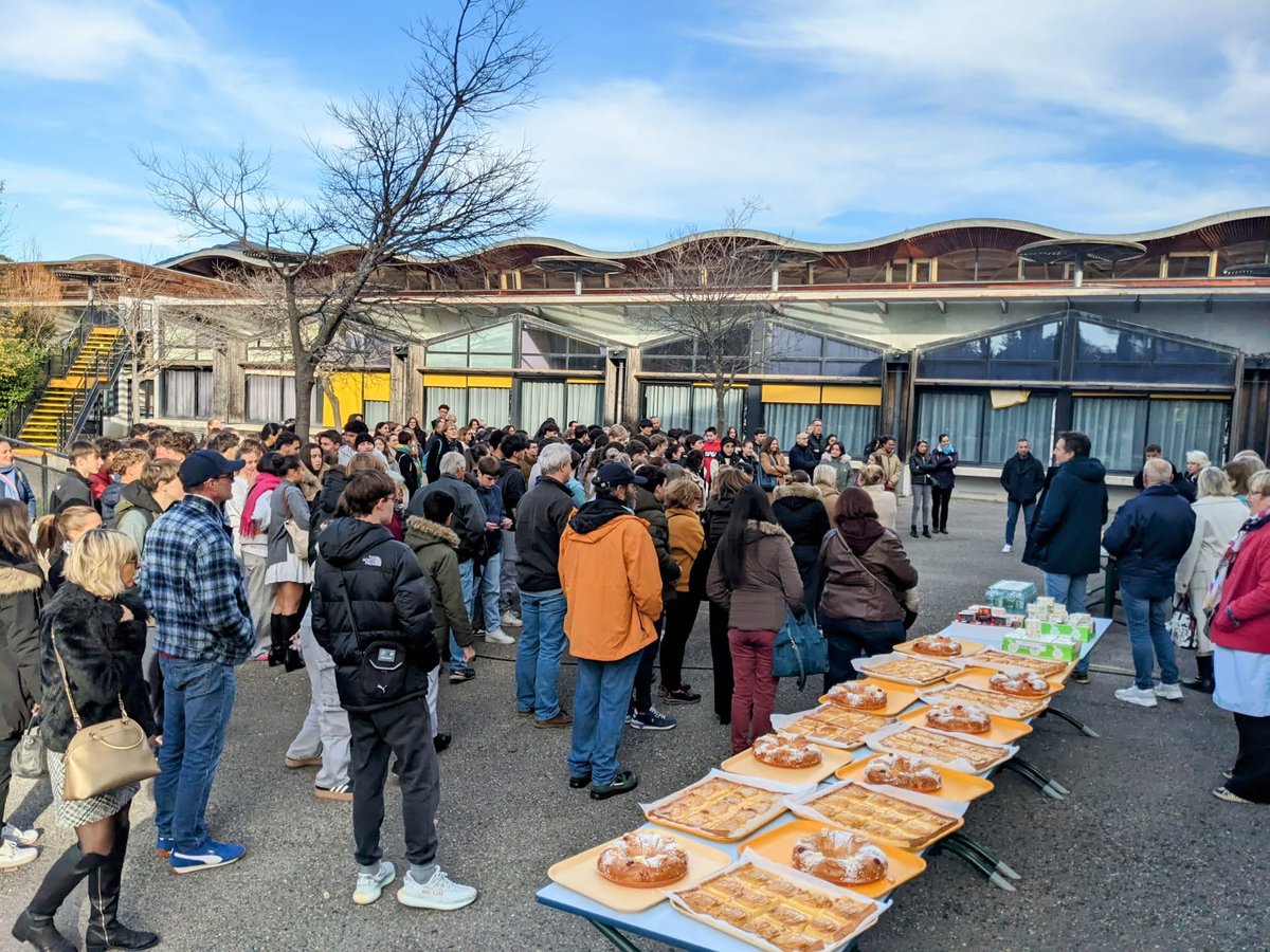 👩‍🎓👨‍🎓 Remise des diplômes du DNB : ambiance gourmande et festive pour récompenser nos élèves !
👏Belle continuation à toutes et tous !
