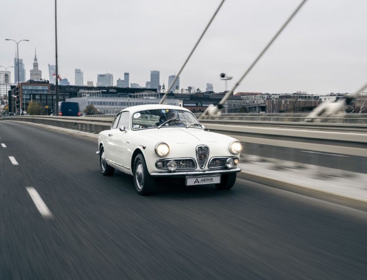 Pshems's tweet image. Szanowni, 
Kolejny przepiękny klasyk trafia na aukcję! Musiałem Wam go pokazać i zaprosić do licytowania. Jak zwykle na 21 dni, od 1000 zł i z prowizją 1% od kwoty wylicytowanej. Póki co z ukrytą ceną minimalną, ale kto wie jak to się wszystko potoczy na vehicle.bid