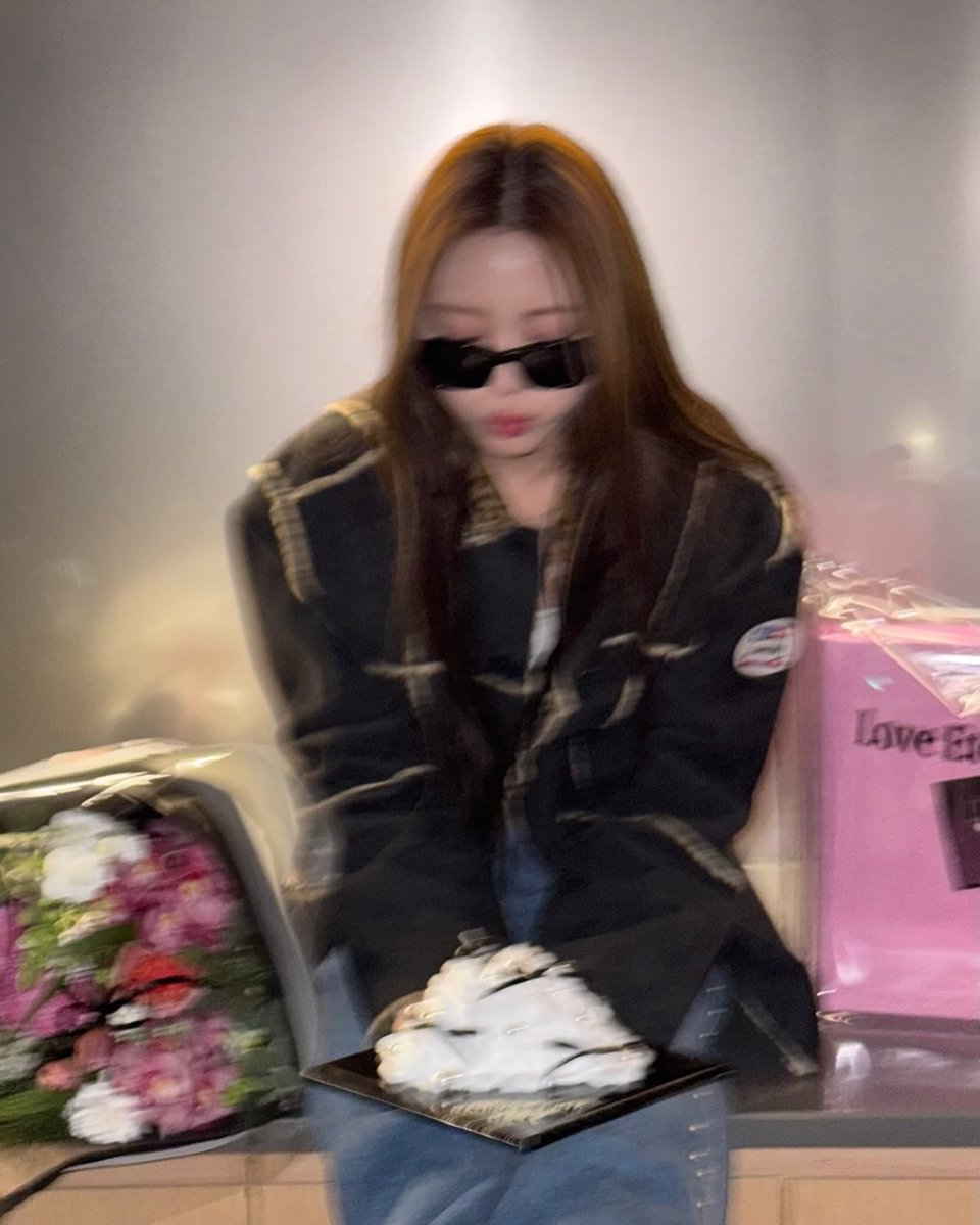 yunashint's tweet photo. XO, your dream girl! ⋆ ˚｡⋆୨୧˚ https://t.co/UrDVp5I755 https://t.co/4uI4Bm1XyS