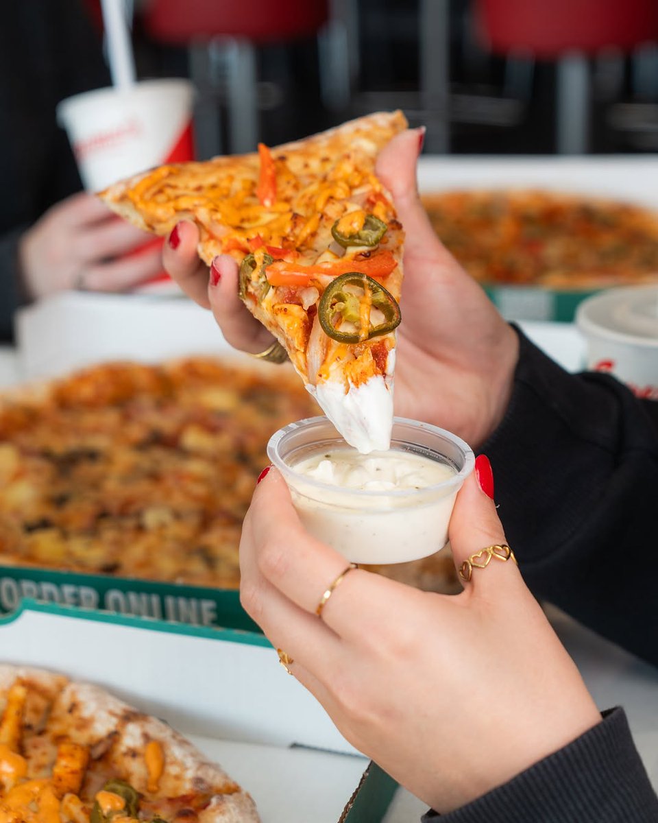 Make your Friday extra tasty with your favourite Papa John’s pizza 👌