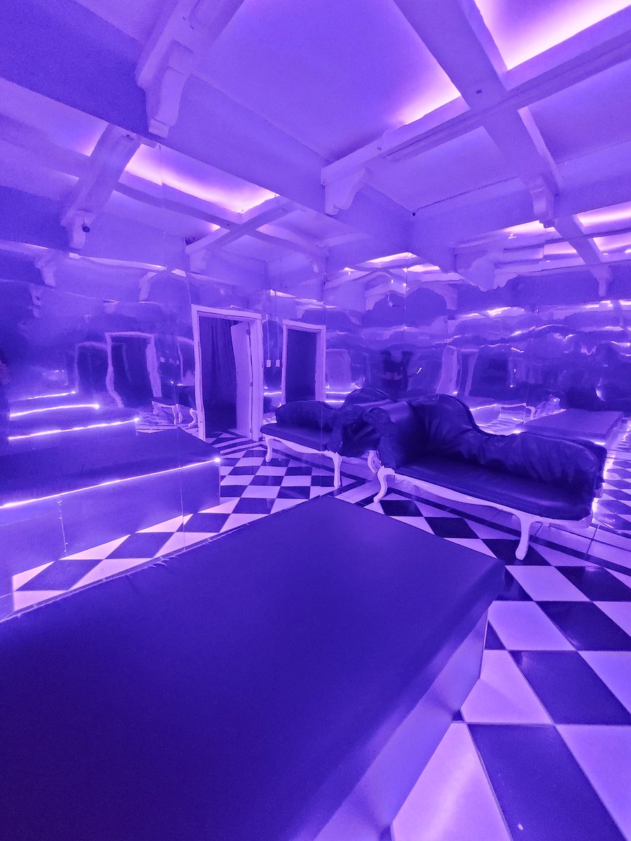 DarkRoom tweet media