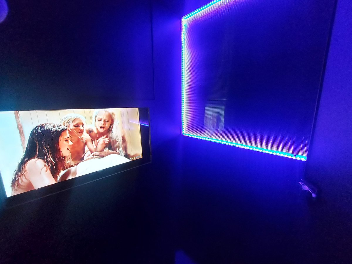 DarkRoom tweet media